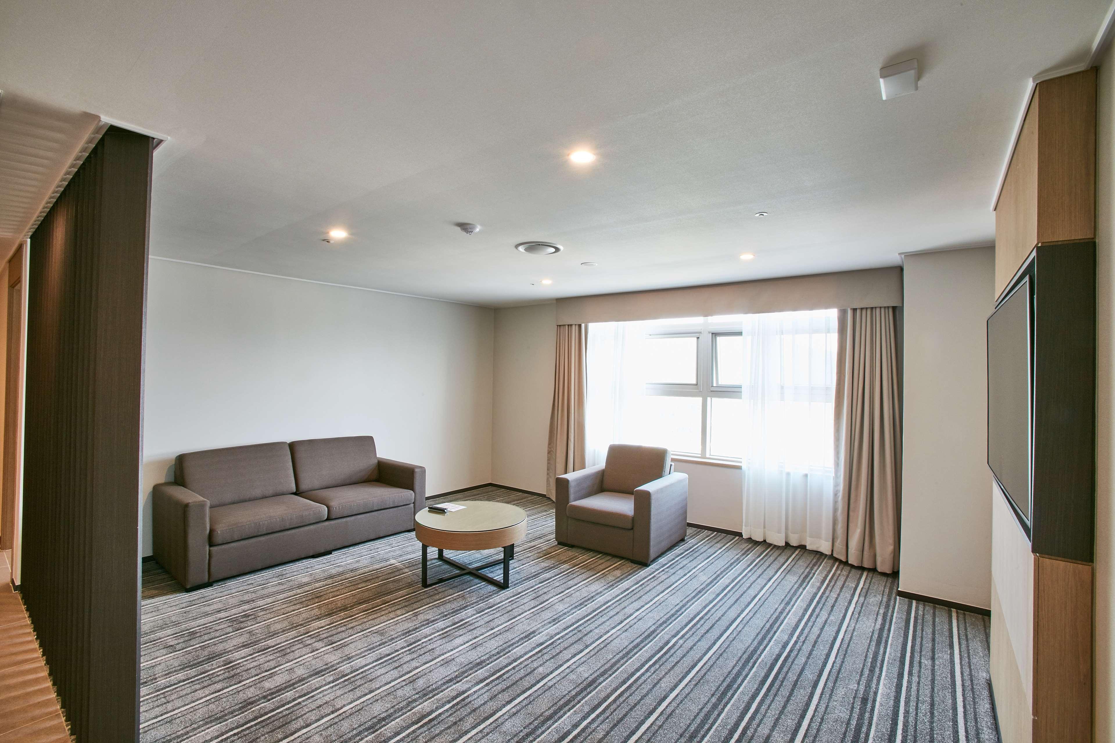 Best Western Plus Elmendorf Hotel San Antonio Hotel Экстерьер фото